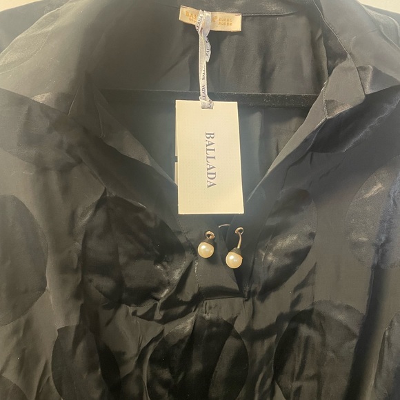 NWT European Couture:Gorgeous, Relaxed Fit Black Blouse w/ Unique Golden Details - Picture 9 of 10